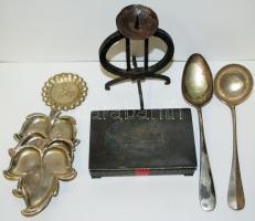 Nagy alpakka tétel: Leves merő kanál, pecsenyés kanál, gyertyatartó, kis doboz, 3 db levél alakú kis tálka, futókat ábrázoló kis tálka