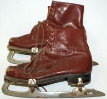 Háború előtti 36-os méretű bőr műkorcsolya levehető éllel, jó állapotban