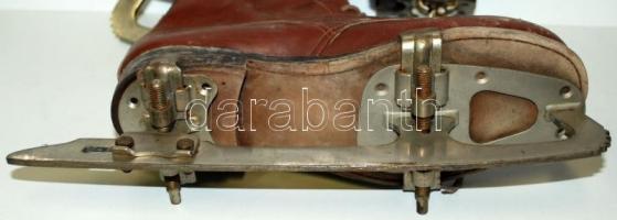 Háború előtti 36-os méretű bőr műkorcsolya levehető éllel, jó állapotban