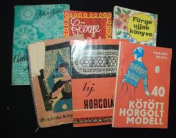 Két doboz vegyes bolha tétel benne: üvegek, kerámiák, könyvek, porcelánok