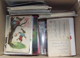 377 db modern, vegyes tematikájú motívumlap, ünnepi és virágos üdvözlőlapok, művészlapok, vallási és egyéb tematikájú lapok , köztük több az '50-es évekből