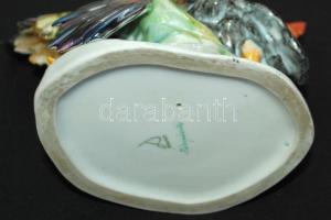 Cca 1940, Drasche udvarló kakas és tyúk, kézi festésű porcelán, jelzett, Markup Béla terve alapján, ...