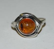 Ezüst (Ag) gyűrű borostyánnal díszítve /
Silver ring with amber 1,73gr size: 49