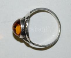 Ezüst (Ag) gyűrű borostyánnal díszítve /
Silver ring with amber 1,73gr size: 49