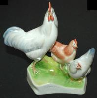 Zsolnay őrködő kakas és a tyúkok, tervezte Sinkó András, jelzett, m:19 cm, h:19 cm