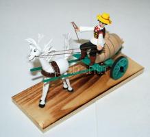 Hordószállító fa figura 18x11x7cm