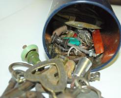 Vegyes bolha tétel: klf kulcsok, veretek,. lakatok, stb