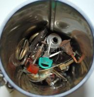 Vegyes bolha tétel: klf kulcsok, veretek,. lakatok, stb