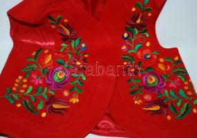 Gazdag matyóhímzéssel díszített bélelt gyermekmellény (152-es méret)