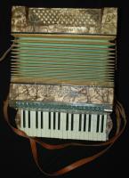 cca 1950 Matador típusú működőképes gyermek tangóharmonika fém betétekkel jó állapotban