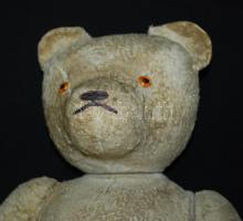 Régi Teddy maci, 70 cm hosszú, rövid szörő, szemei épek, szalmával tömve, apró szakadások a fülén és...