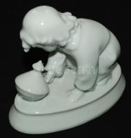 Búgócsigával játszó gyermeket ábrázoló jelzett Zsolnay porcelán figura hibátlan állapotban "Sin...