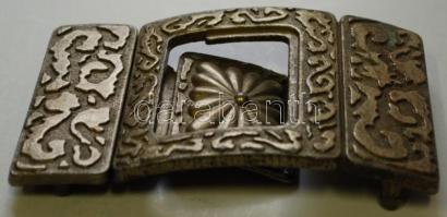Szépen kidolgozott virággal díszített spanyol réz övcsat, jelzett 9×15 cm