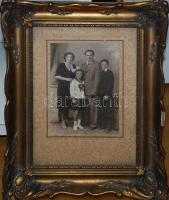 Régi keret apró hibával, üveggel és egy régi családi fotóval, 46×36 cm