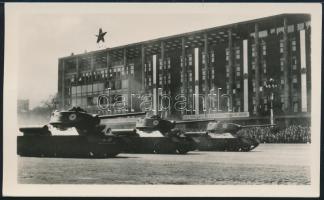 Budapest 1956. április 4. Dísszemle