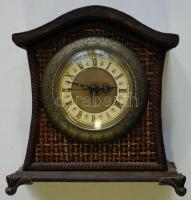 Antik hatású fa asztali óra, modern szerkezettel, m:16 cm, sz:15cm