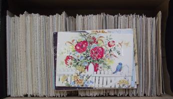 650-700 db modern üdvözlőlap az 50-es 90-es évekből, érdekes vegyes színes anyag cipős dobozban