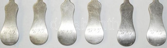 Nagy ezüst tétel: 8 db evőkanál, 11 db teáskanál, 5 db mokkáskanál, az evő és a teás mind címeres, m...