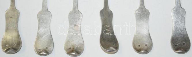 Nagy ezüst tétel: 8 db evőkanál, 11 db teáskanál, 5 db mokkáskanál, az evő és a teás mind címeres, m...