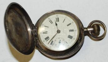 cca 1920 Jelzés nélküli, sérült fedelű ezüst zsebóra. Nem működik / Unmarked silver pocket watch with damaged lid. Does not work