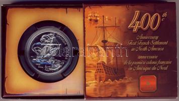 Kanada 2004. 1$ Ag "400 éves az első francia kolónia Észak Amerikában" (25,175g/0.999/36mm) T:BU Díszcsomagolásban és tanúsítvánnyal! Canada 2004. 1 Dollar Ag "400th Anniversary First French Settlement in North America" (25,175g/0.999/36mm) C:BU In case and with certificate!
