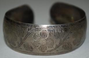 Ezüst (Ag) karkötő vésett virágdíszítéssel / 
Silver bracelet, 18,4gr