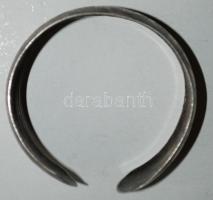 Ezüst (Ag) karkötő vésett virágdíszítéssel / 
Silver bracelet, 18,4gr