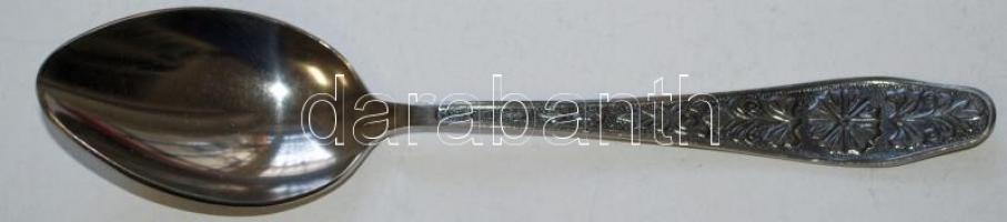 CCa 1960 orosz 6db ezüstözött kanál, gazdagon díszítve, jelzett, kis szakadás a  díszdobozon, eredet...