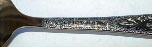 CCa 1960 orosz 6db ezüstözött kanál, gazdagon díszítve, jelzett, kis szakadás a  díszdobozon, eredet...