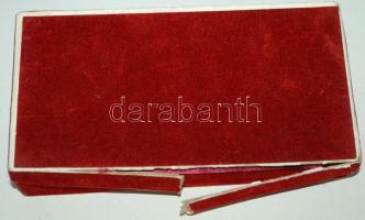 CCa 1960 orosz 6db ezüstözött kanál, gazdagon díszítve, jelzett, szép díszdobozban, eredeti számláva...