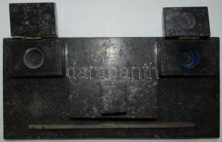Márvány írószertartó tapperral. A tintatartókhoz nincsen betét, és az egyik sérült / 
Vintage marble...