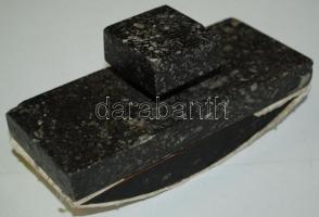 Márvány írószertartó tapperral. A tintatartókhoz nincsen betét, és az egyik sérült / 
Vintage marble...