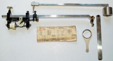 1913 G Conradi síkmérő műszer, jó állapotban, jelzett, eredeti dobozában, átváltási táblázattal/
pla...