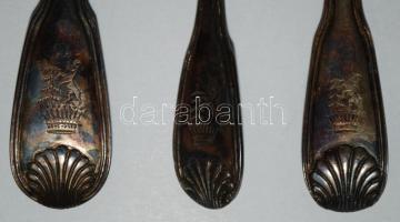 A Teleki család címerének szívpajzsával díszített aranyozott ezüst keresztelő készlete, a kés hiányz...