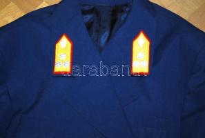 Cca 1970 MÁV nyári zubbony és nadrág főfelügyelői ranggal, 56-os méret, újszerű állapotban