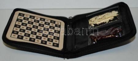 Úti sakk, praktikus cipzáros tokban, hiánytalan, jó állapotban