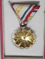 1984. "Magyar Népköztársaság kardokkal díszített Csillagrendje" aranyozott bronz kitünteté...