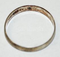 Kis ezüst (Ag) tétel: 2db karikagyűrű, egy sérült gyűrű és egy lánc / 
Little silver jewellery lot, ...