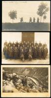 21 db régi katonai motívumlap, köztük két levelezőlap katonai bélyegzéssel és egy fotólappal: Ponthí...