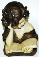 Cca 1900 olvasó kislány gipsz szobor, kis hiba ujján, apró lepattanások, m:32 cm, sz:21 cm, h:21 cm / plaster little reading girl statue