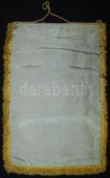 Kiscsévi Állami Gazdaság Versenyzászlaja, kézzel hímzett és festett textil 47×30 cm