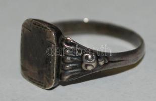 1867-1872 Ezüst (Ag) gyűrű hiányzó kővel / Antique silver ring without stone, 1,5gr, size: 51