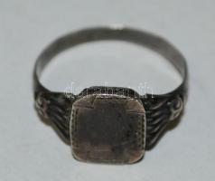 1867-1872 Ezüst (Ag) gyűrű hiányzó kővel / 
Antique silver ring without stone, 1,5gr, size: 51