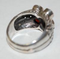 Ezüst (Ag) gyűrű gránátokkal díszítve / 
Silver ring with garnets, size: 52, br: 10gr