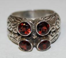 Ezüst (Ag) gyűrű gránátokkal díszítve / 
Silver ring with garnets, size: 52, br: 10gr