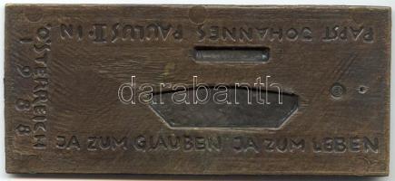 EH szignóval: Modern bronz relief, Mária a kis Jézussal, emlék II. János Pál pápa ausztriai látogatá...