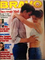 1977 márc.-ápr. A német nyelvű Bravo magazin számai egybekötve, egészvászon kötésben /  Issues of the German Bravo magazine