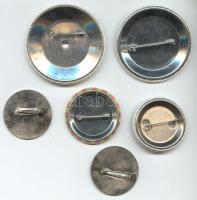 6db kitűző, közte cserkész is