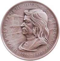 Pedery-Hunt Dóra (1913-2008) 1976. "II. Rákóczi Ferenc Bújdosó Fejedelmünk - 1676-1976 / Cum Deo Pro Patria Et Libertate" Ag emlékérem dísztokban, Torontóban adományozva, tanúsítvánnyal! (112g/0.999) T:1 Csak 350db! R! Hungary-Toronto 1976. "The Rákóczi Medal" Ag commemorative medallion in original case with certificate! Sign.: Dóra Pedery-Hunt (112g/0.999) C:UNC Only 350 examples! R!