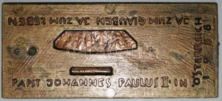 1988 E. H. jelzéssel: II. János Pál pápa Ausztriában, bronz plakett / 
John Paul II in Austria, bron...